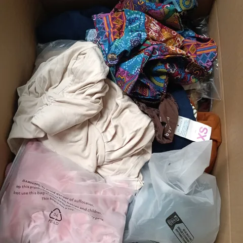 BOX OF APPROXIMATELY 25 ASSORTED CLOTHING ITEMS IN VARIOUS STYLES , COLOURS AND SIZES
