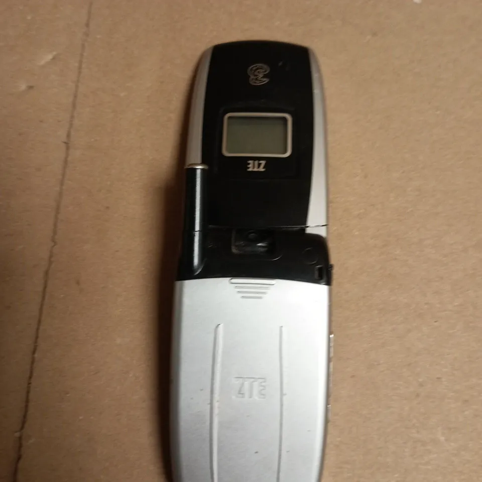 ZTE F866 MOBILE FLIP PHONE