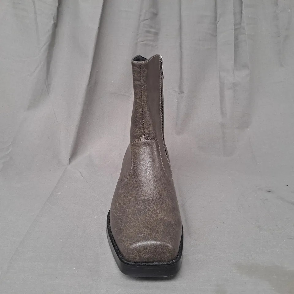 BOXED PAIR OF KOI COWBOY BOOTS IN MOCHA UK SIZE 9