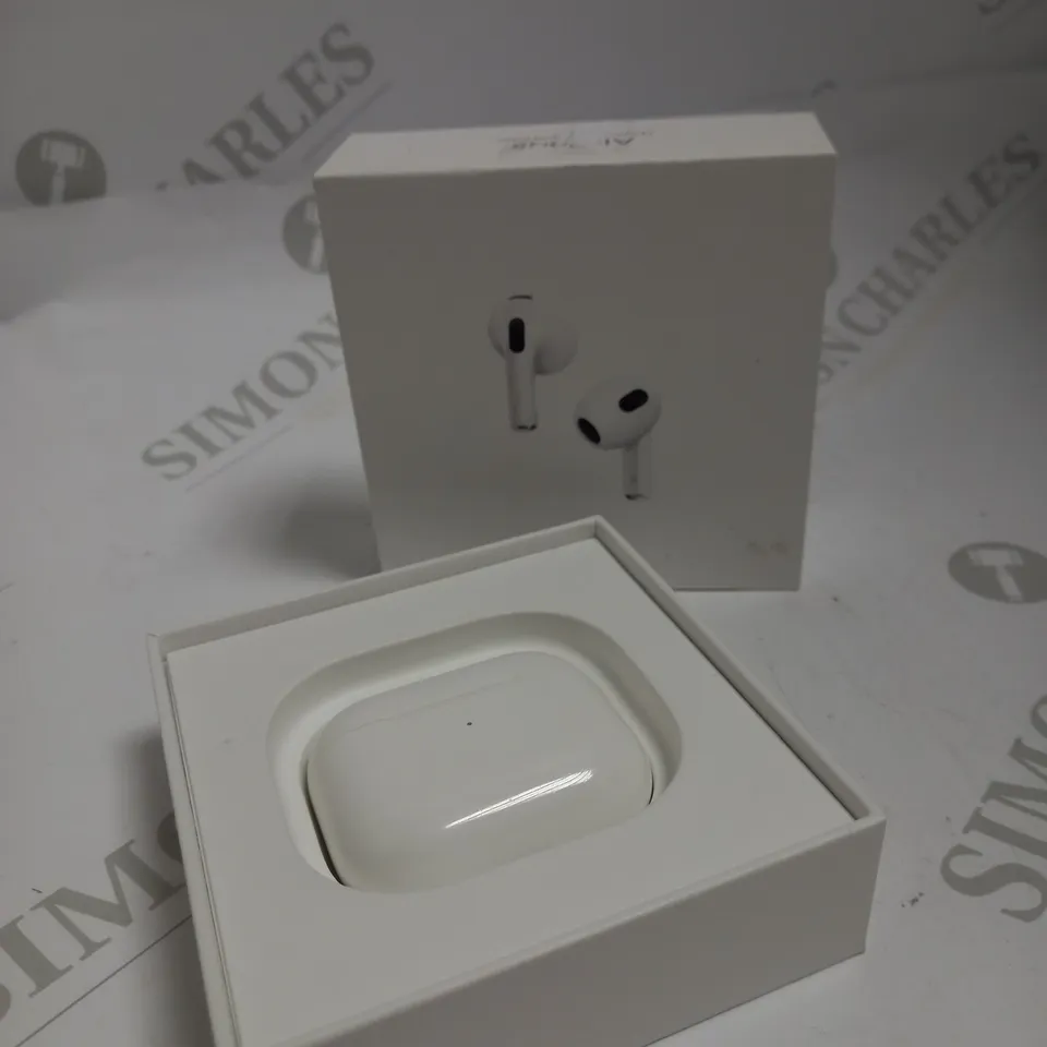 APPLE AIRPODS (3RD GENERATION)