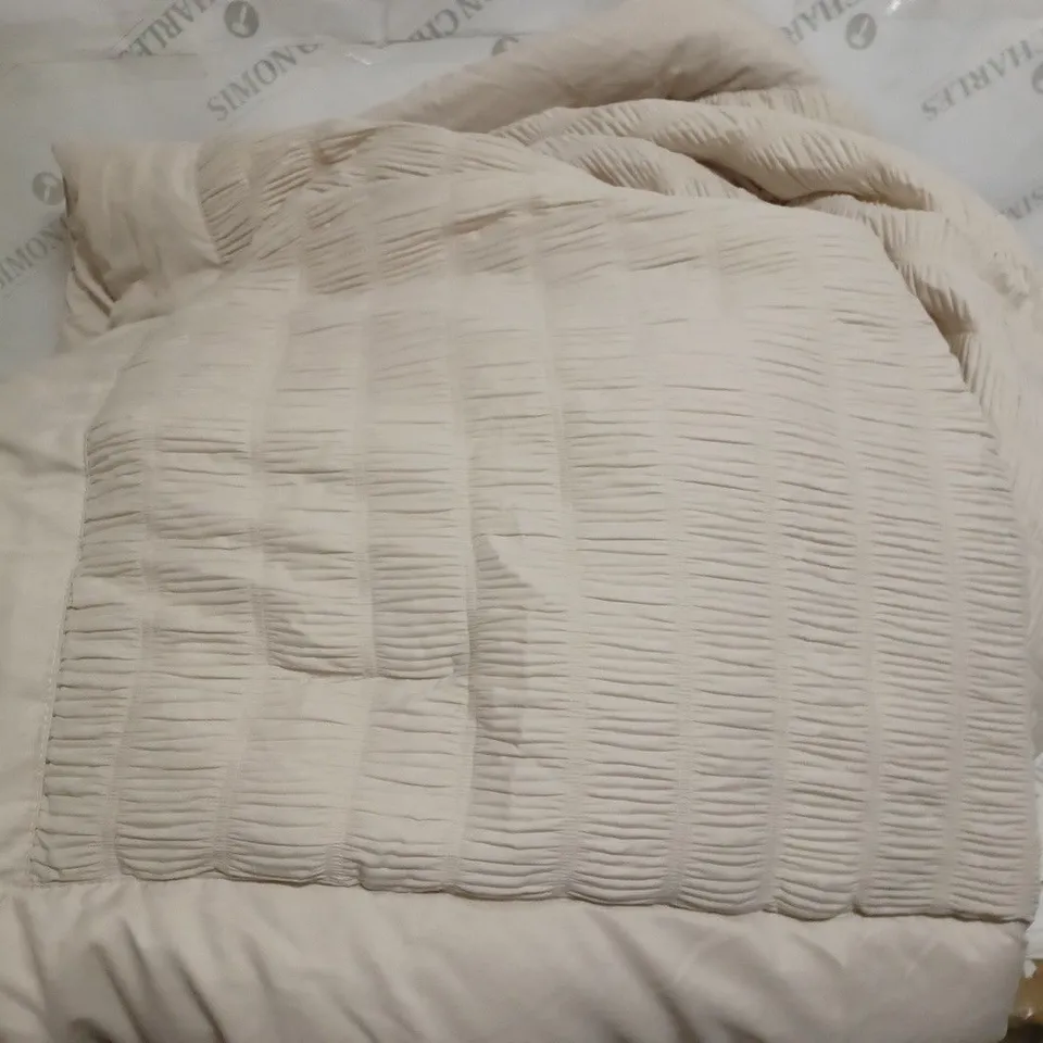 SUPERSOFT BY COZEE HOME TEXTURED STRIPE BEDSPREAD WITH CONTRAST BORDER - STONE // SIZE: 250 X 260CM 