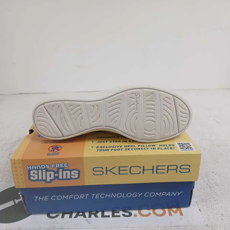 SKECHERS SLIP INS LIGHT GREY SIZE 4 BOXED