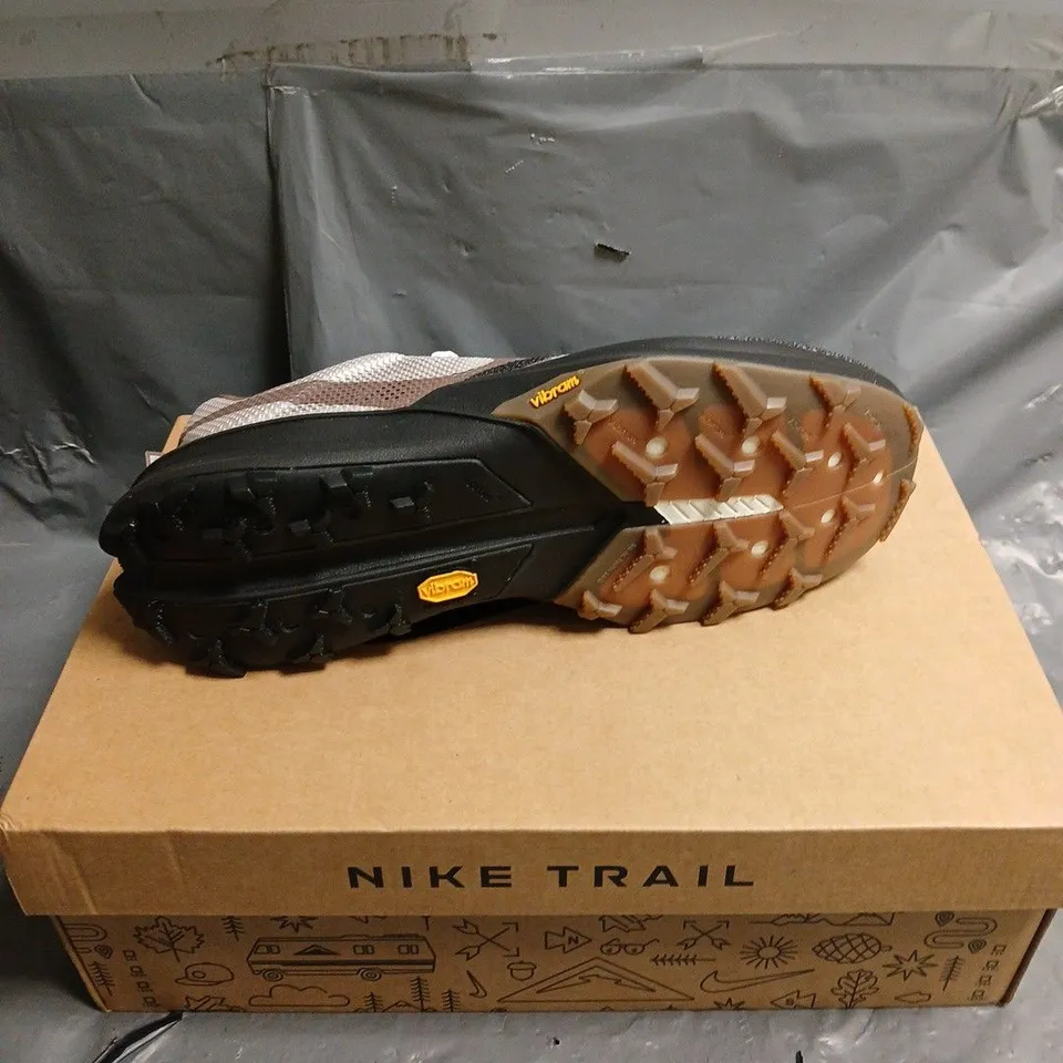 BOXED PAIR OF NIKE TERRA KIGER 10 TRAINERS - 7.5