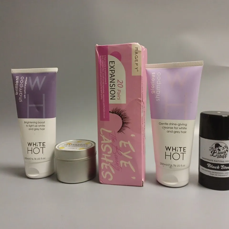 LOT OF APPROXIMATELY 20 COSMETICS ITEMS TO INCLUDE WHITE HOT SHAMPOO , DEODORANT  STICK , SOY WAX CANDLE , ETC  