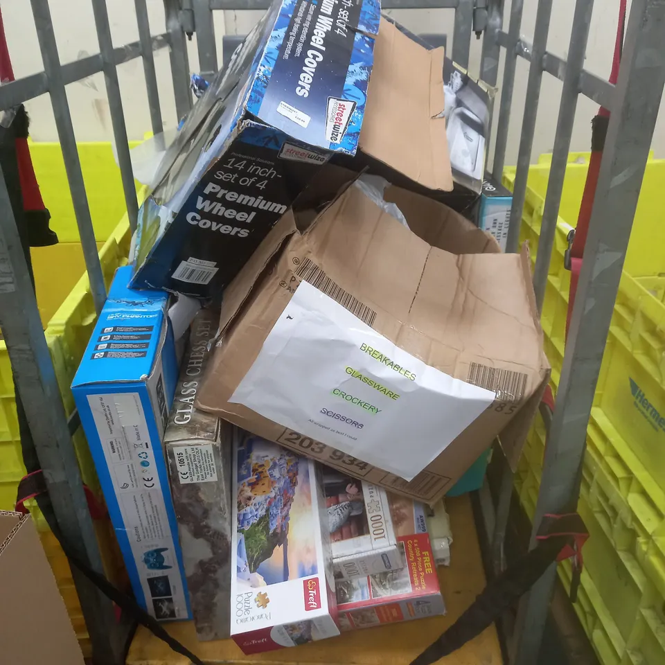 APPROXIMATELY 10 HOUSEHOLD ITEMS TO INCLUDE LIGHTING AND JIGSAW PUZZLES