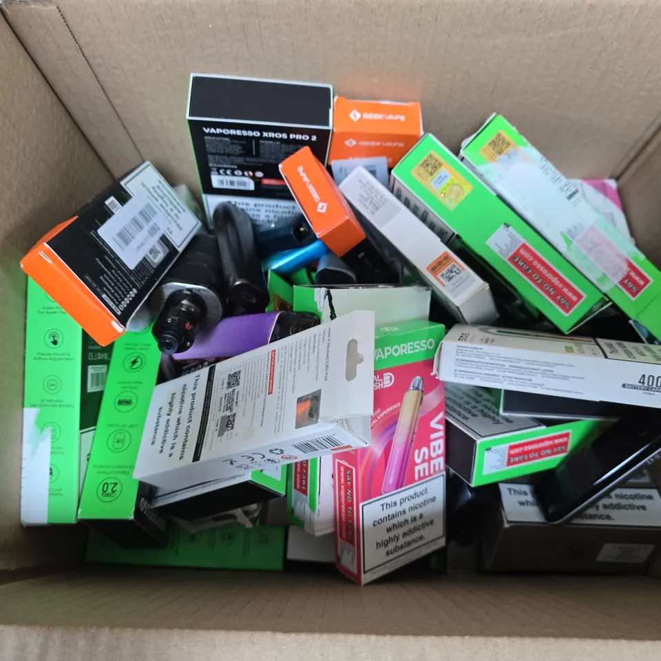APPROXIMATELY 25 ASSORTED VAPE & E-CIGARETTE PRODUCTS TO INCLUDE BRANDS SUCH AS GEEKVAPE, VAPORESSO, VOOPOO, ETC