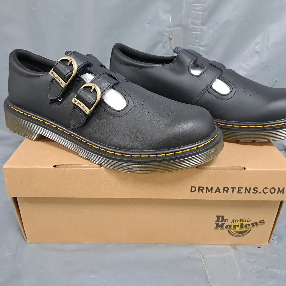 BOXED PAIR OF DR MARTENS 8065 Y SHOES IN BLACKS SIZE UK 5.5