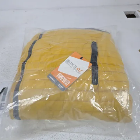 REGATTA GREAT OUTDOORS SHOWERPROOF JACKET – YELLOW, UK M
