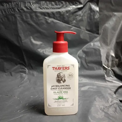 APPROXIMATELY 25 ASSORTED COSMETICS ITEMS TO INCLUDE 2X LOREAL CONDITIONER AND THAYERS DAILY CLEANSER