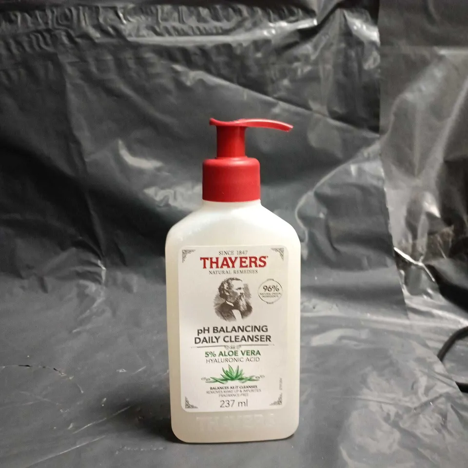 APPROXIMATELY 25 ASSORTED COSMETICS ITEMS TO INCLUDE 2X LOREAL CONDITIONER AND THAYERS DAILY CLEANSER