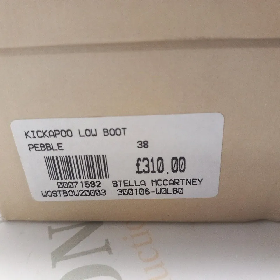 BOXED PAIR OF STELLA MCCARTNEY KICKAPOO LOW BOOT PEBBLE SIZE 38
