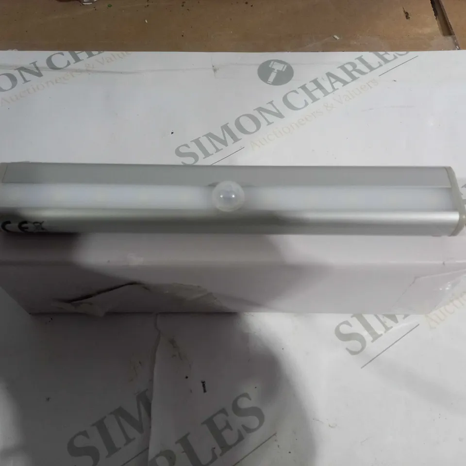 BOXED SFIXX BRUSHED ALUMINIUM PIR MOTION SENSOR LIGHTS DUO