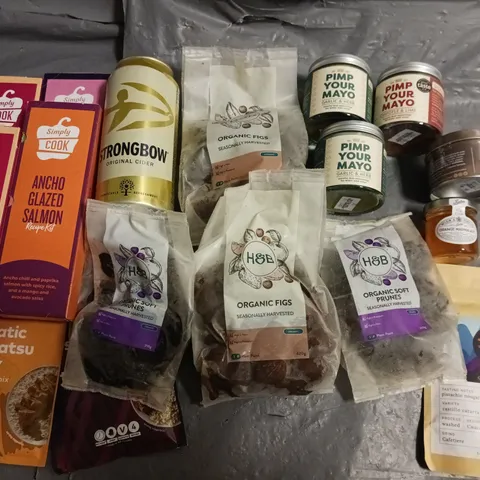 LOT OF APPROXIMATELY 17 ASSORTED FOOD ITEMS TO INCLUDE ORGANIC FIGS AND PRUNES AND SPICE KITS