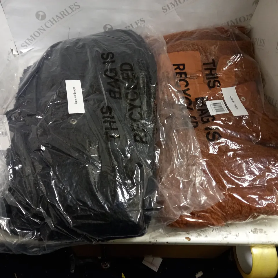 BOX OF 2 BRAND NEW COTTON:ON EXPLORER SHERPA SWEATERS IN SMALL. BLACK AND BAKED CLAY