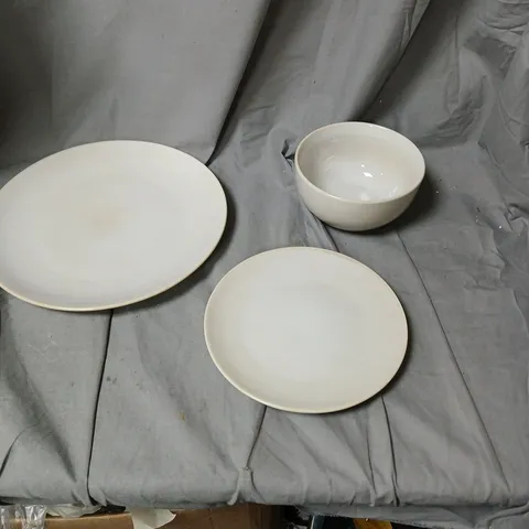 12 PC WHITE CERAMIC DINNERWARE SET 
