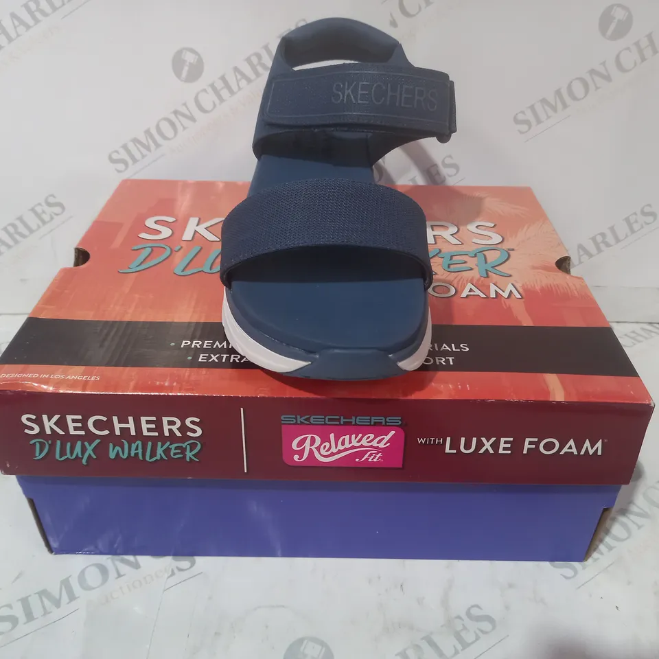 BOXED PAIR OF SKECHERS D'LUX WALKER SANDALS IN BLUE SIZE 6