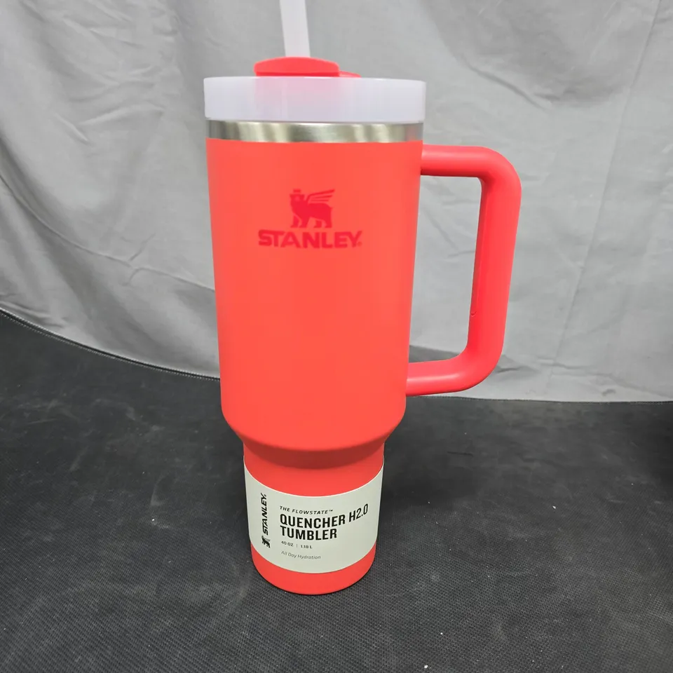 STANLEY QUENCHER H2.0 TUMBLER – 40 OZ / 1.18 L – CORAL RED WITH STRAW