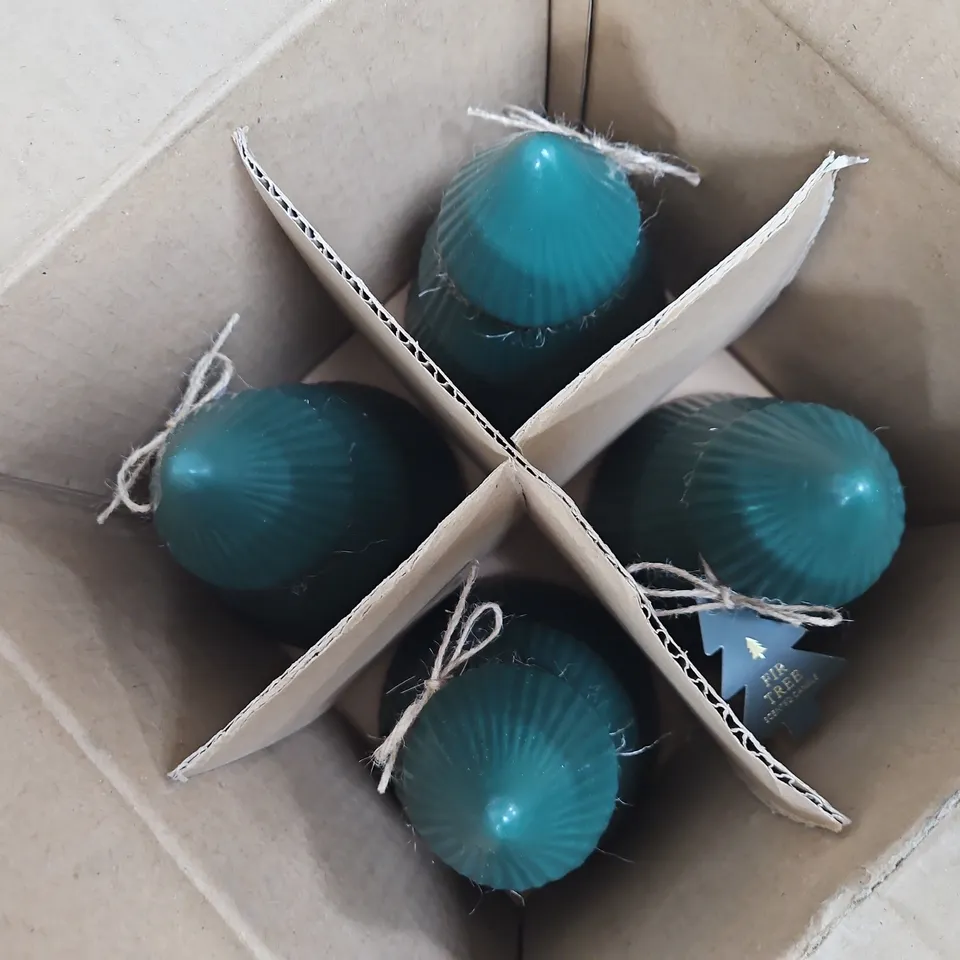 4 CERAMIC FIR TREE SHAPED SCENTED CANDLES IN GREEN (4X265G)