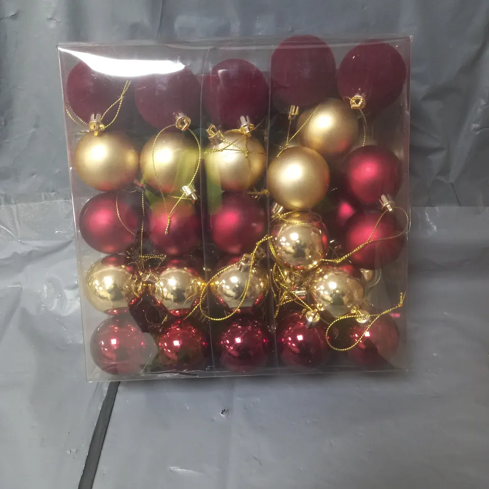 TREE FILLER SET OF 50 BAUBLES - RED AND GOLD