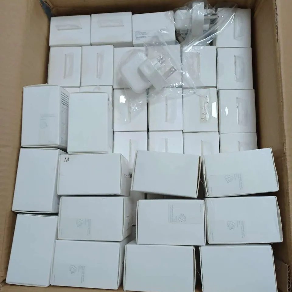 APPROXIMATELY 40 BOXED & LOOSE APPLE 12W USB POWER ADAPTERS 