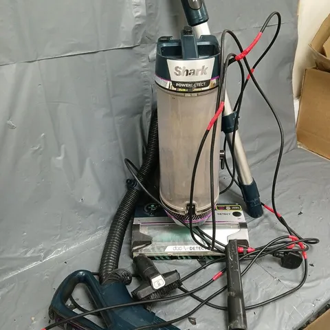 BOXED SHARK POWERDETECT POWERED LIFT-AWAY UPRIGHT PET VACUUM CLEANER AZ3900UKT