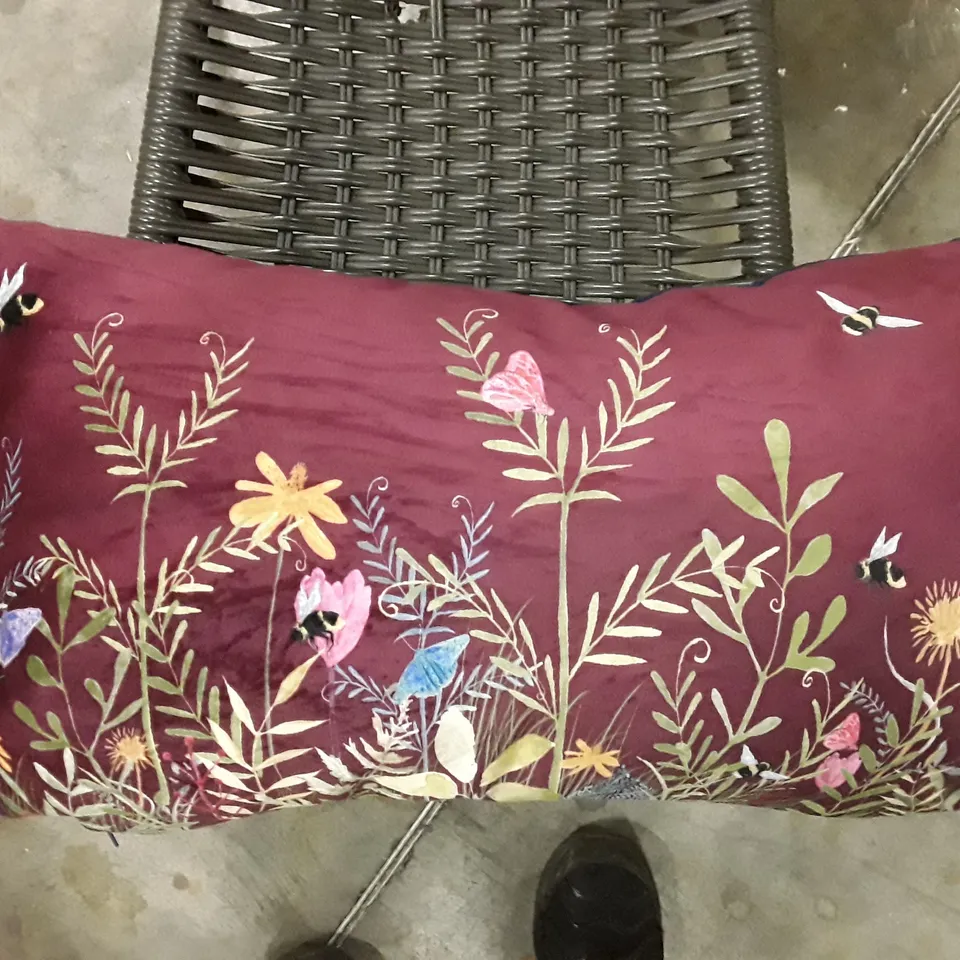 BAGGED FLORAL RECTANGULAR LUMBAR CUSHION WITH FILLING 