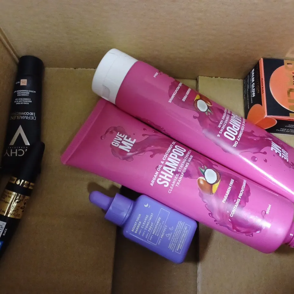 APPROXIMATELY 10 ASSORTED HEALTH AND BEAUTY PRODUCTS TO INCLUDE OUAI BODY CRÈME, ELEMIS GREEN FIG VELVET BODY BUTTER, MAXINE LACEBY ABSOLUTE COLLAGEN