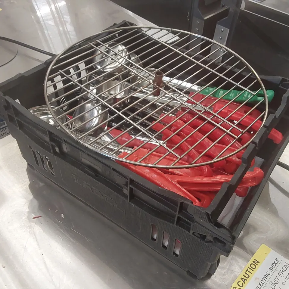 LOT CONTAINING A LARGE QUANTITY OF ASSORTED COMMERCIAL KITCHEN UTENSILS