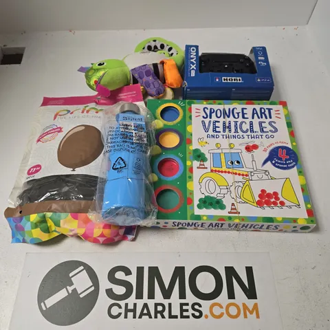 APPROXIMATELY 20 ASSORTED TOYS, GAMES, GIFTS AND NOVELTIES TO INCLUDE STITCH WATER BOTTLE, HORI ONYX WIRELESS CONTROLLER, SPONGE ART VEHICLES, ETC - COLLECTION ONLY