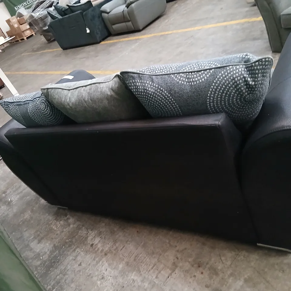 GREY FABRIC 3-SEATER SOFA WITH BLACK ARMRESTS AND CUSHIONS