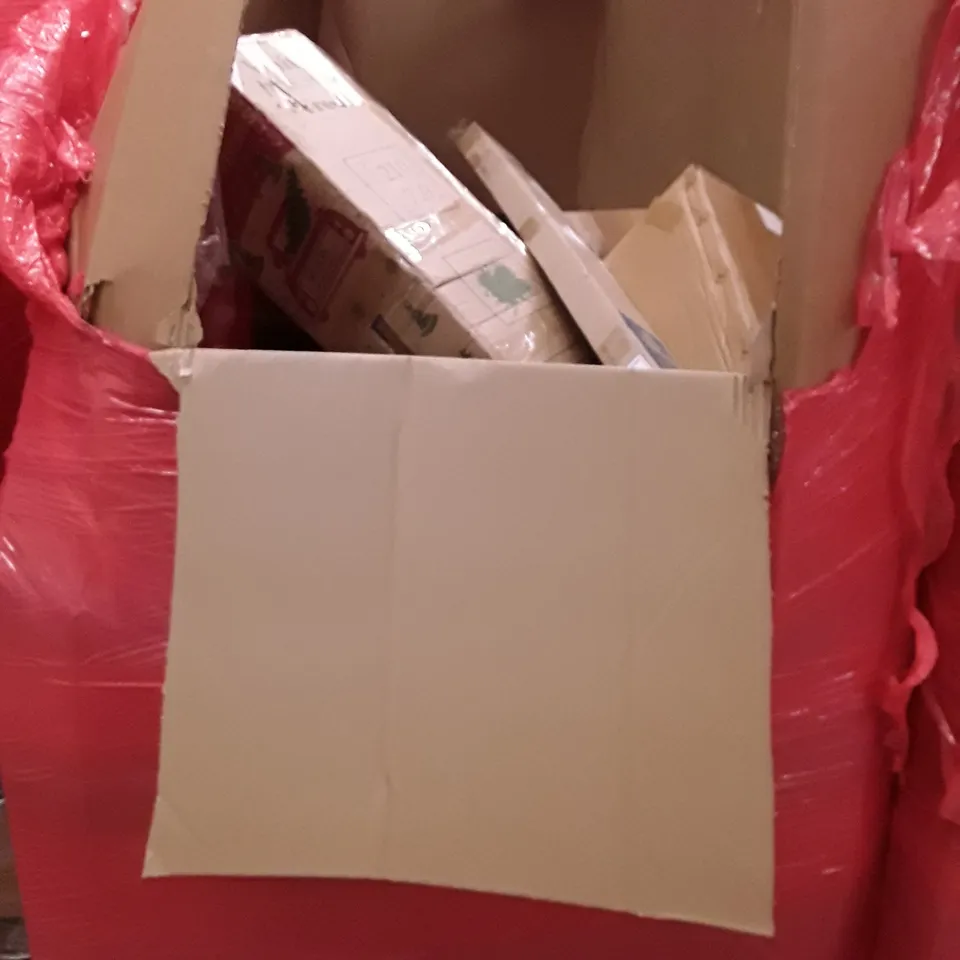 PALLET OF ASSORTED HOUSEHOLD ITEMS TO INCLUDE RETRACTABLE GATE, BROWN CHAIR AND FOLDING LITTER TRAY