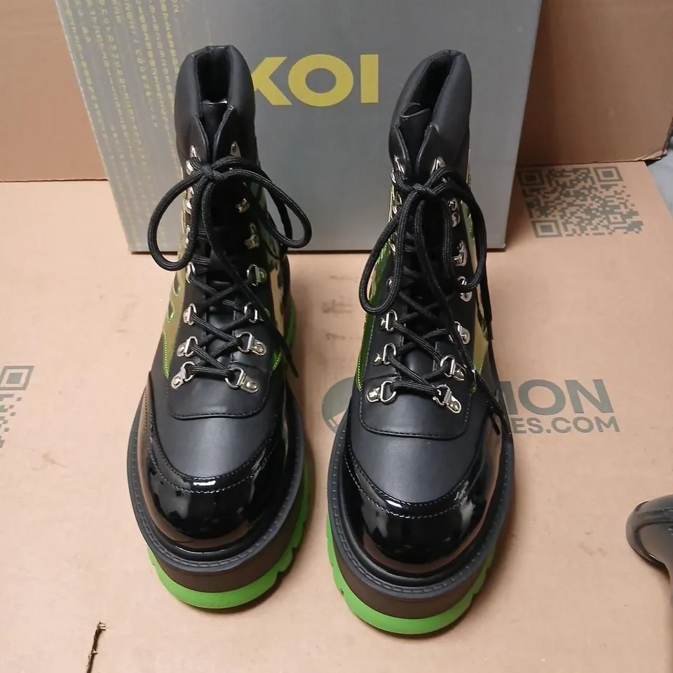 BOXED PAIR OF KOI CHA CHA CHA HOLOGRAM FLAME BOOT - UK 10