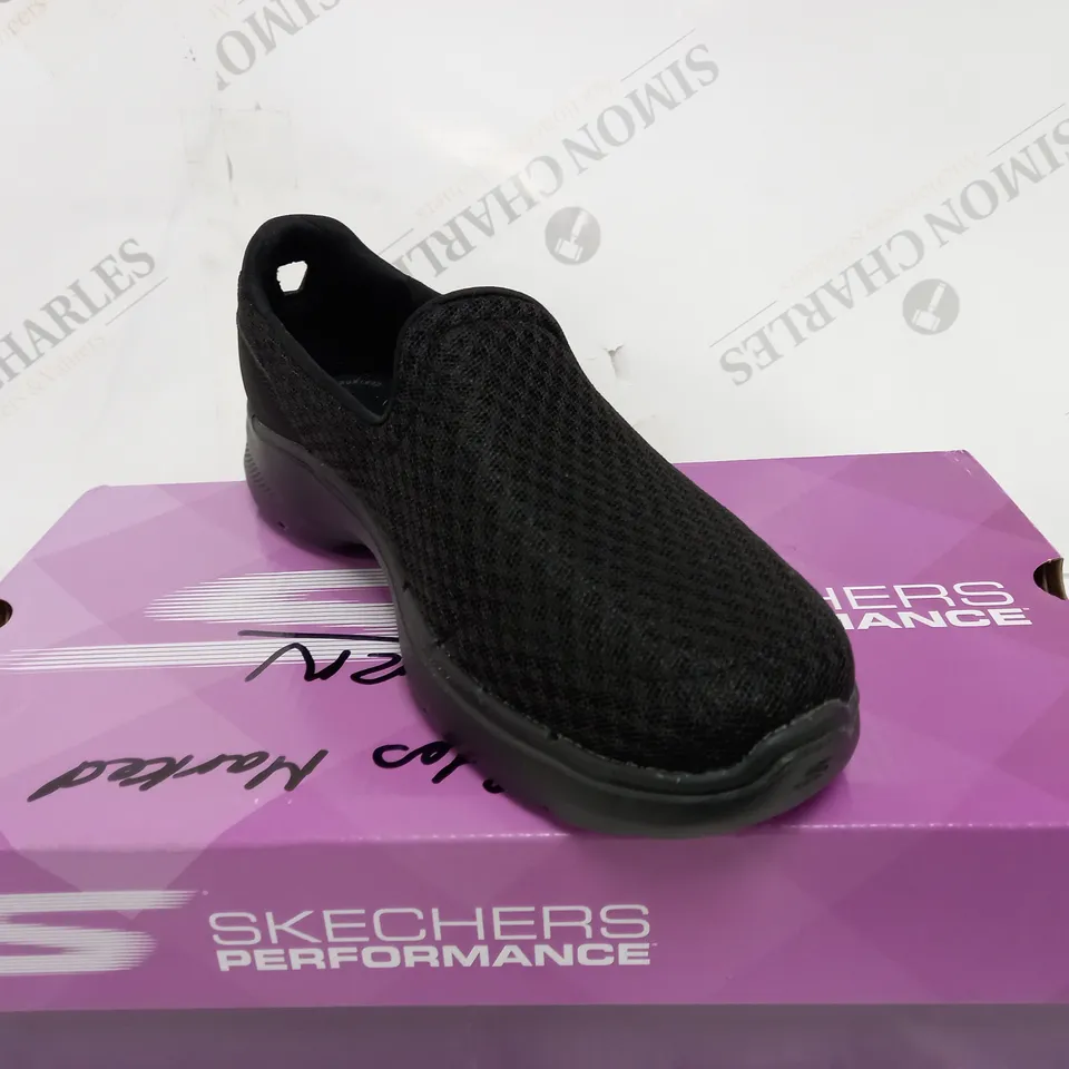 SKECHERS GO WALK 6, BLACK , UK SIZE 4.5