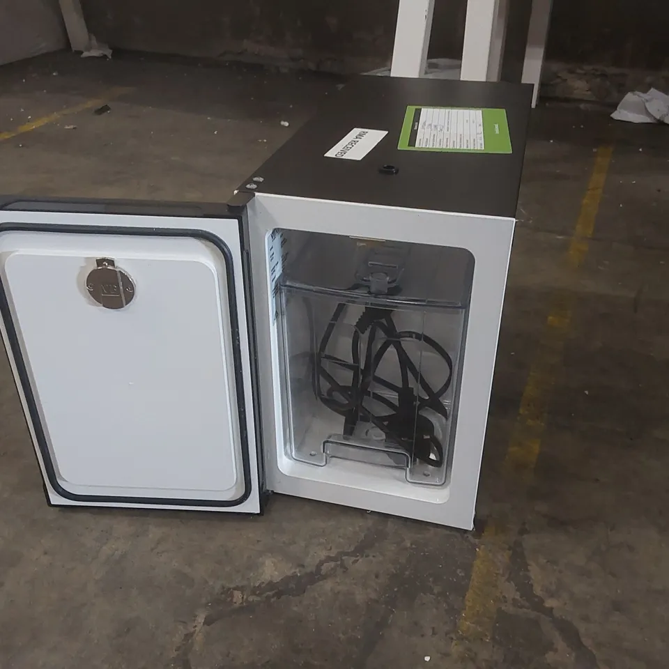 VITRIFRIGO COMMERCIAL COFFEE MACHINE FRIDGE