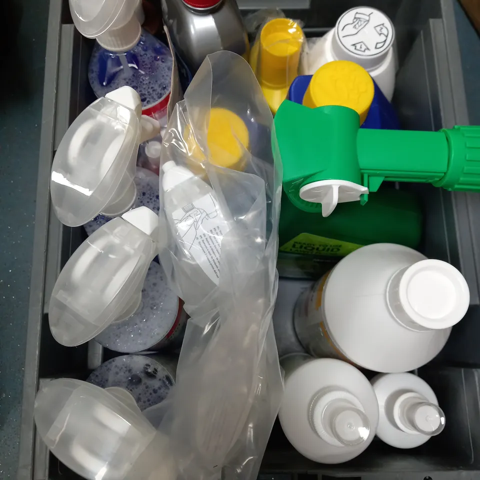  BOX OF ASSORTED CLEANING PRODUCTS 