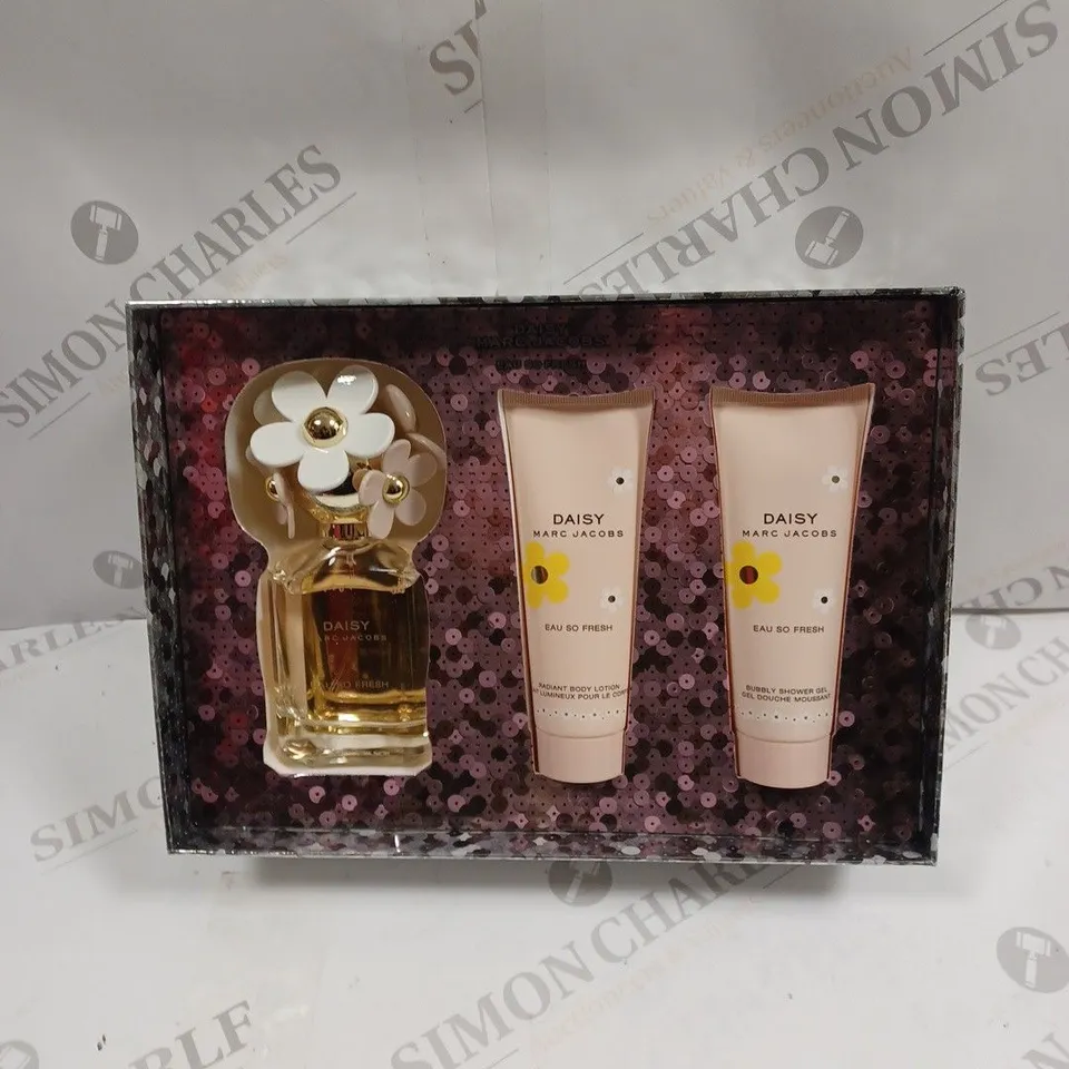 BOXED MARC JACOBS DAISY EAU SO FRESH FRAGRANCE SET 