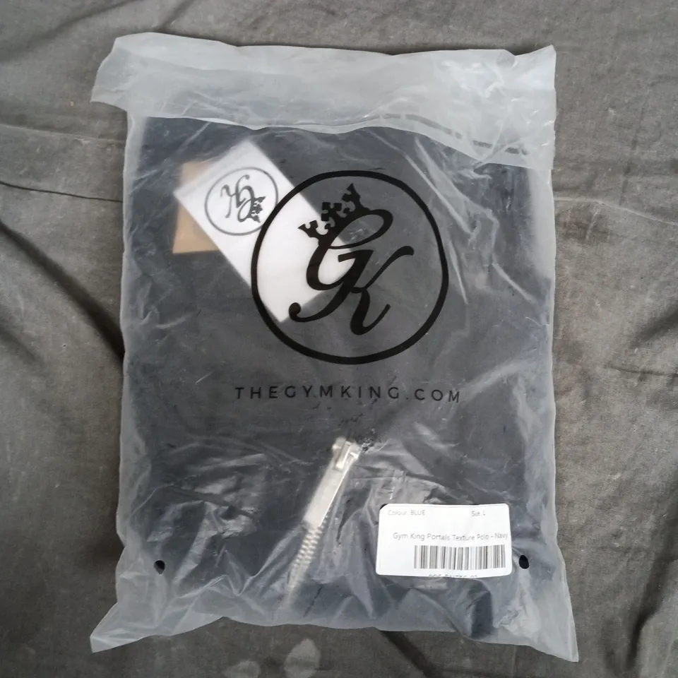 BAGGED GYM KING PORTALS TEXTURE POLO SHIRT – NAVY, SIZE L