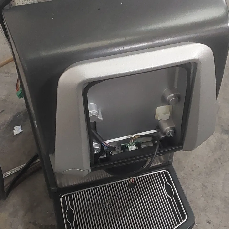 ERGO ONE COMMERCIAL COFFEE MACHINE - MISSING SCREEN