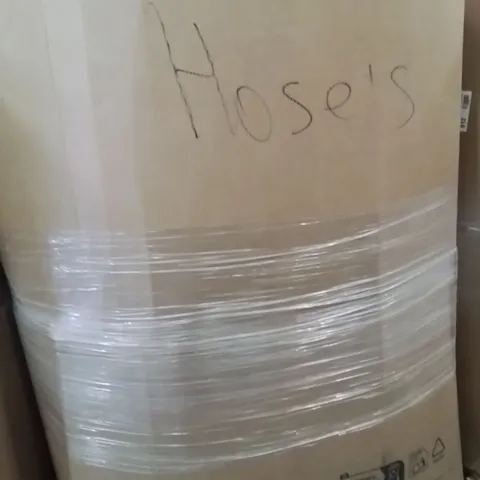 PALLET CONTAINING A LARGE QUANTITY OF HOSES 