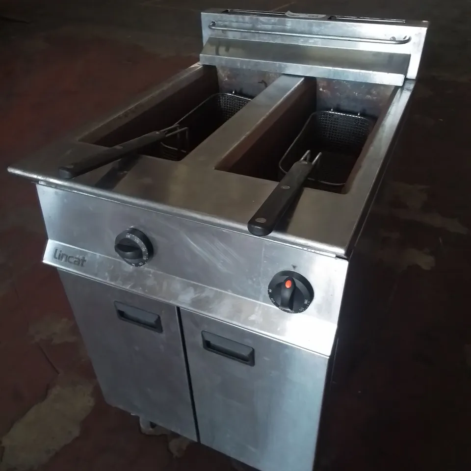 LINCAT 2-SECTION CATERING FRYER