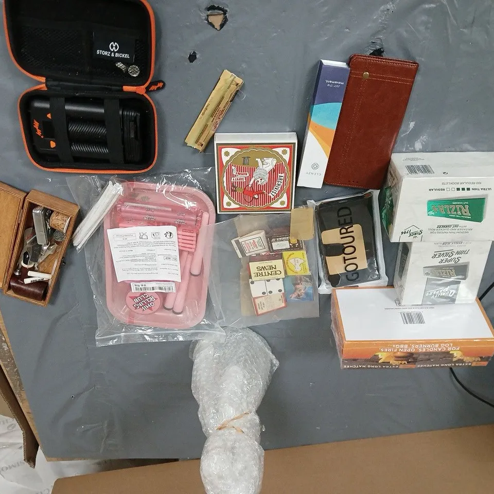 VINTAGE SMOKING PARAPHERNALIA SET: WOODEN TOBACCO PIPE WITH CASE, STORZ & BICKEL KIT, ROLLING PAPERS (RIZLA & QUALITY PAPERS) AND ACCESSORIES