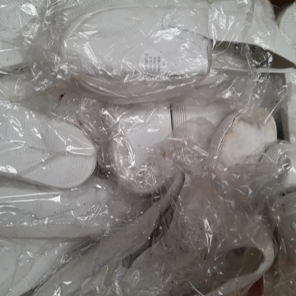 BOX OF APPROXIMATELY 20 PAIRS OF DESIGNER SLIP-ON PUMPS IN WHITE - VARIOUS SIZES