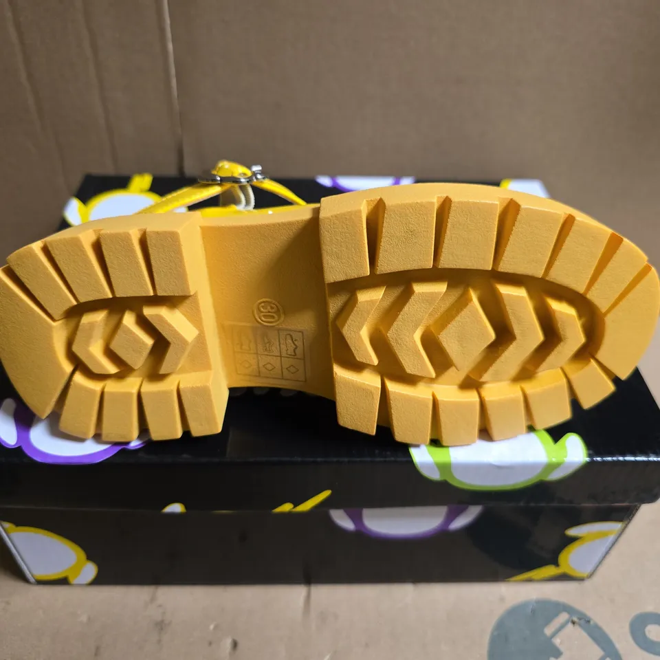 BOXED PAIR OF KOI LA LA TELETUBBIES KIDZ MARY JANES – YELLOW, UK SIZE 11