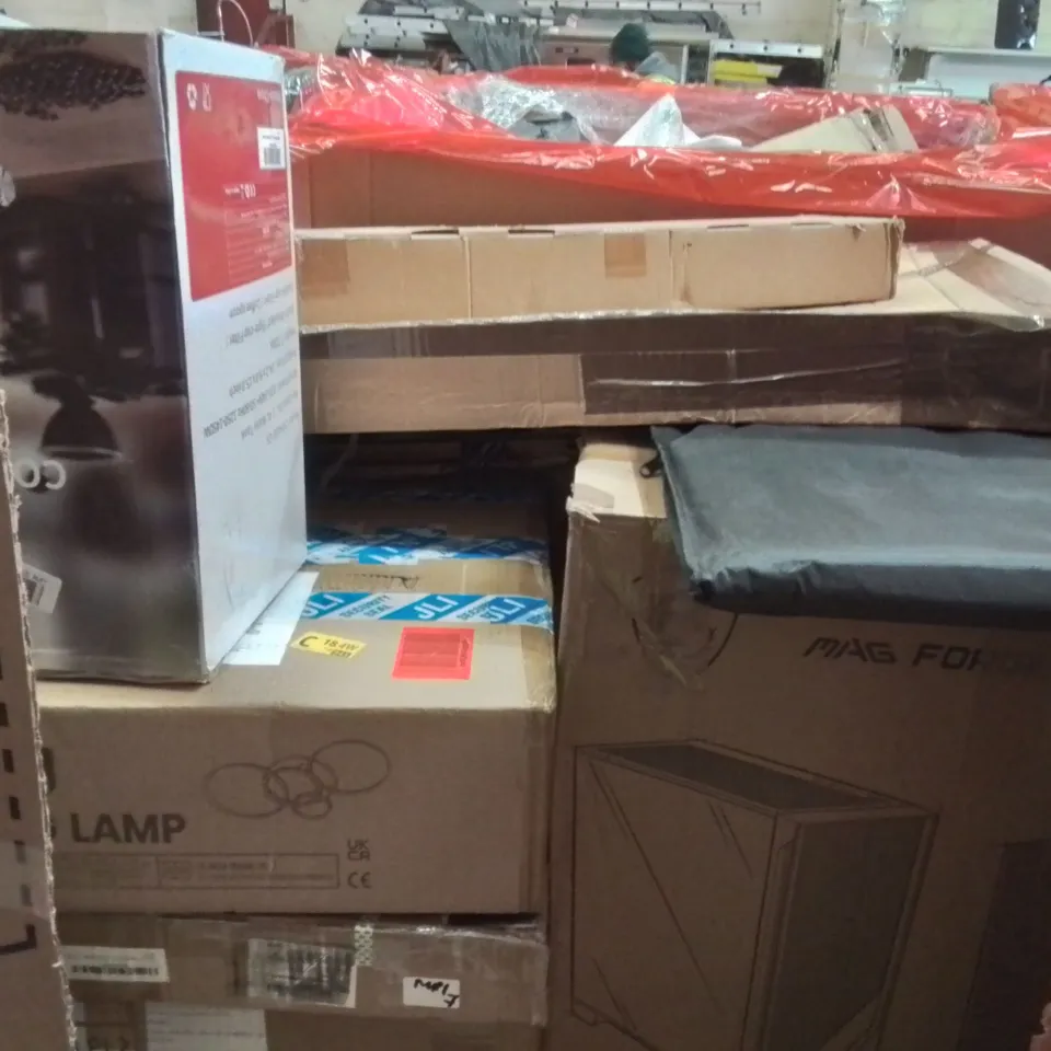PALLET OF ASSORTED HOUSEHOLD GOODS AND PRODUCTS TO INCLUDE;CEILING LAMP, MAG FORGE 320R AIRFLOW GAMING CASE,MIRROR, COFFEE MACHINE AND OTHER ASSORTED ITEMS...