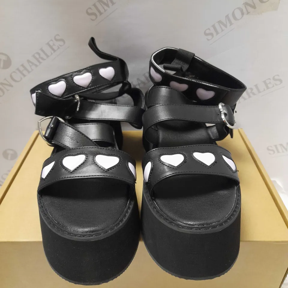 KOI LOVERGIRL FLATFORM BLACK/LILAC SANDALS - SIZE 8