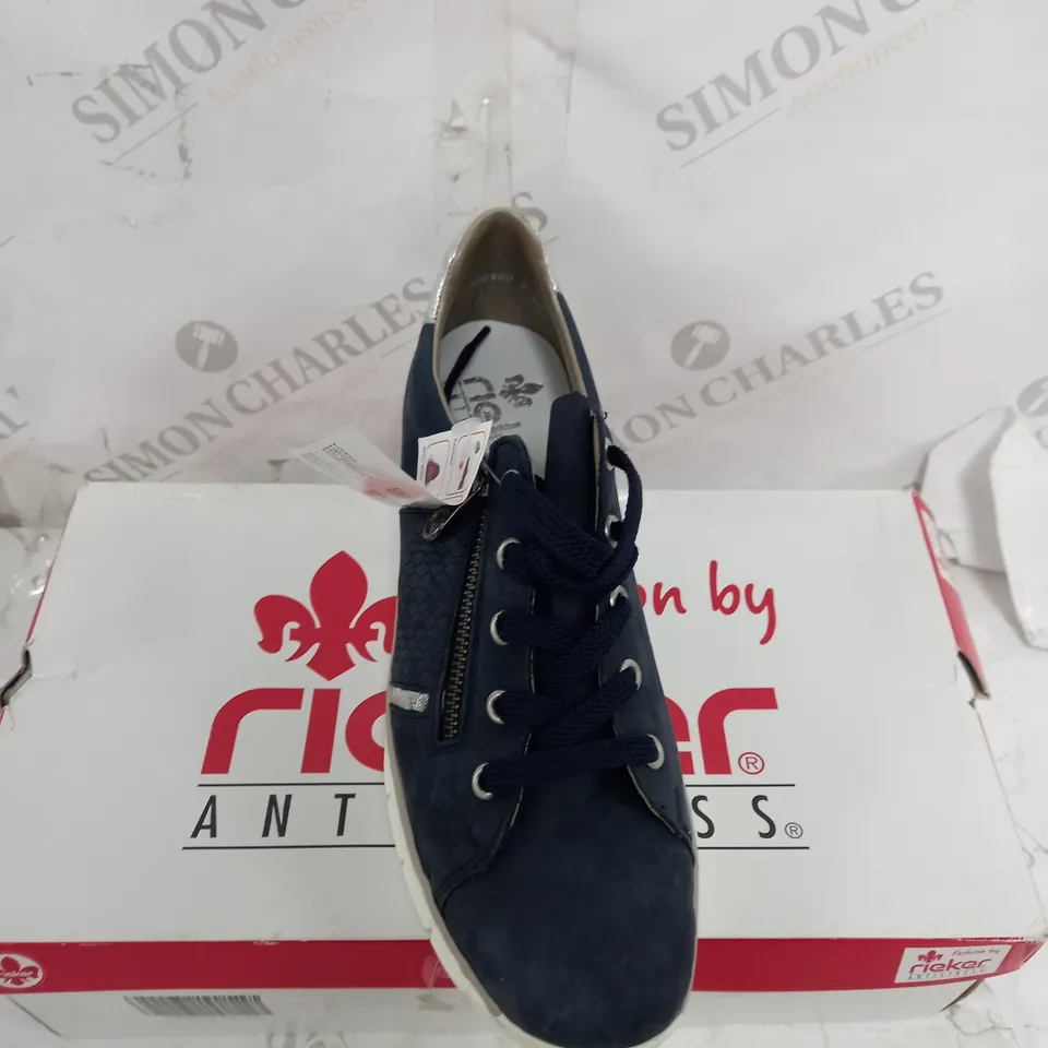 BOXED RIEKER SIZE 6 NAVY WEDGE TRAINER 