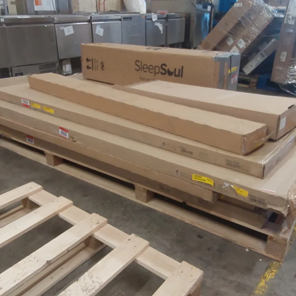 PALLET CONTAINING A LARGE ASSORTMENT OF FURNITURE PARTS