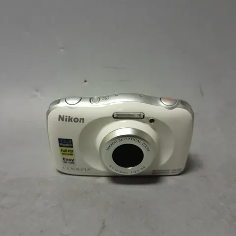 NIKON COOLPIX W100 DIGITAL CAMERA IN WHITE