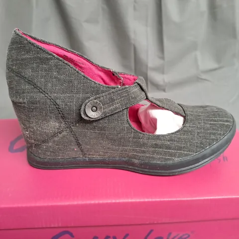 BOX OF APPROXIMATELY 10 PAIRS OF BLACK GUPPY LOVE WEDGE SHOES IN VARIOUS SIZES