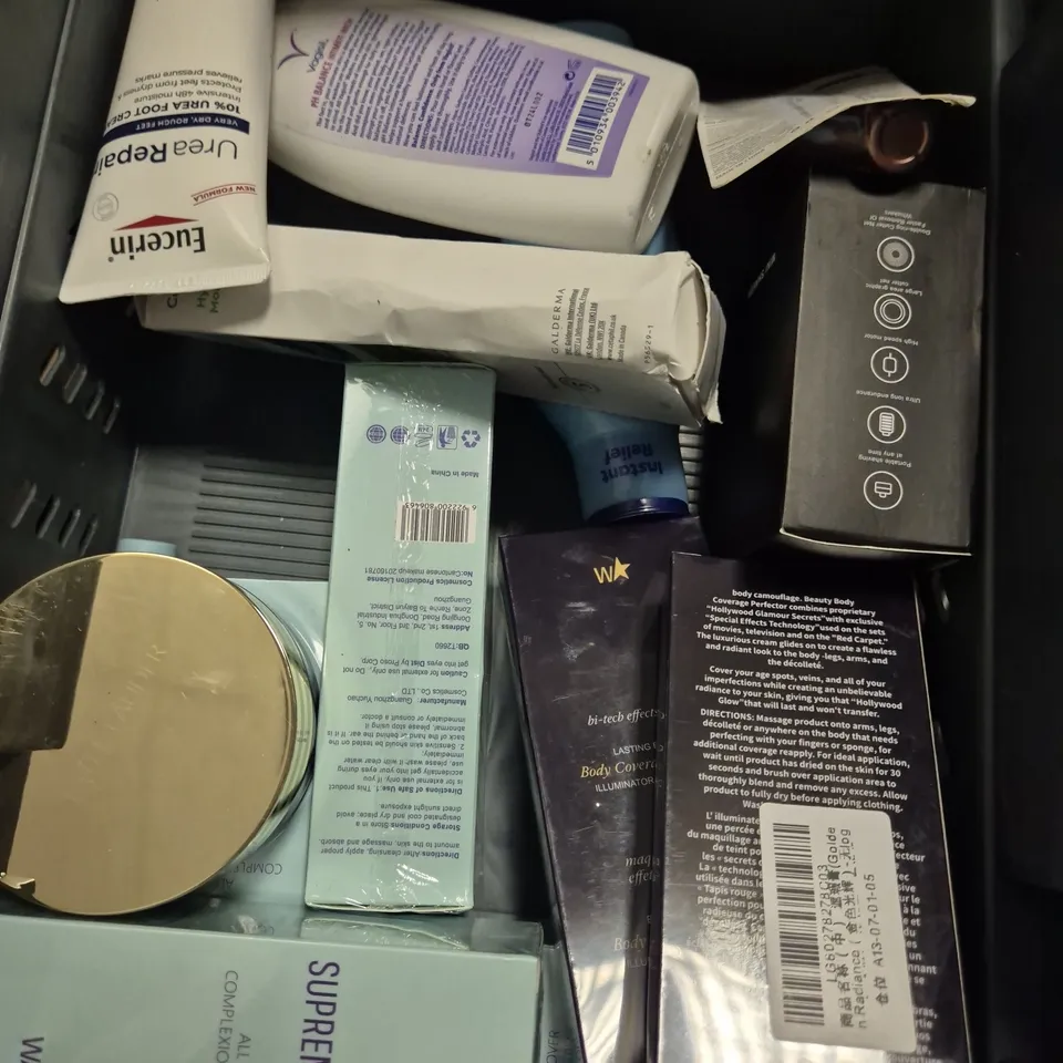 APPROX 12 ASSORTED BEAUTY PRODUCTS TO INCLUDE SCRUNCHING JELLY, REN CLEANSING GEL, CETAPHIL SKIN CLEANSER, ETC 